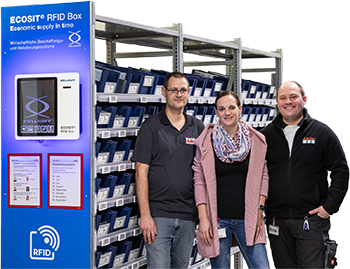 Markus Decker (stellvertretender Leiter Arbeitsvorbereitung), Ronja Gralla (Einkauf) und Philipp Deotto (Lagermitarbeiter) vor dem ECOSIT® Regal im Hause JULABO.